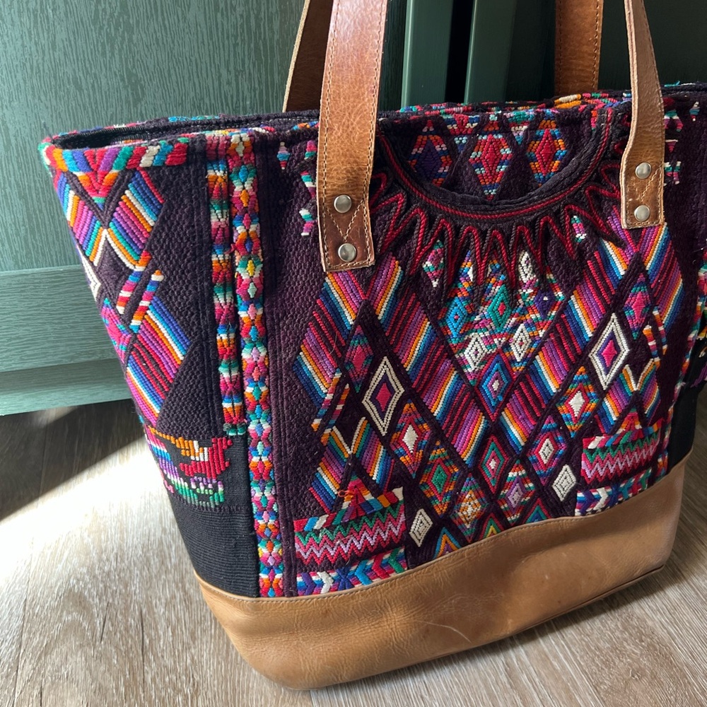 Nena & Co. Multicolor Geometric Woven Tote with Tan Leather - Picture 6 of 7
